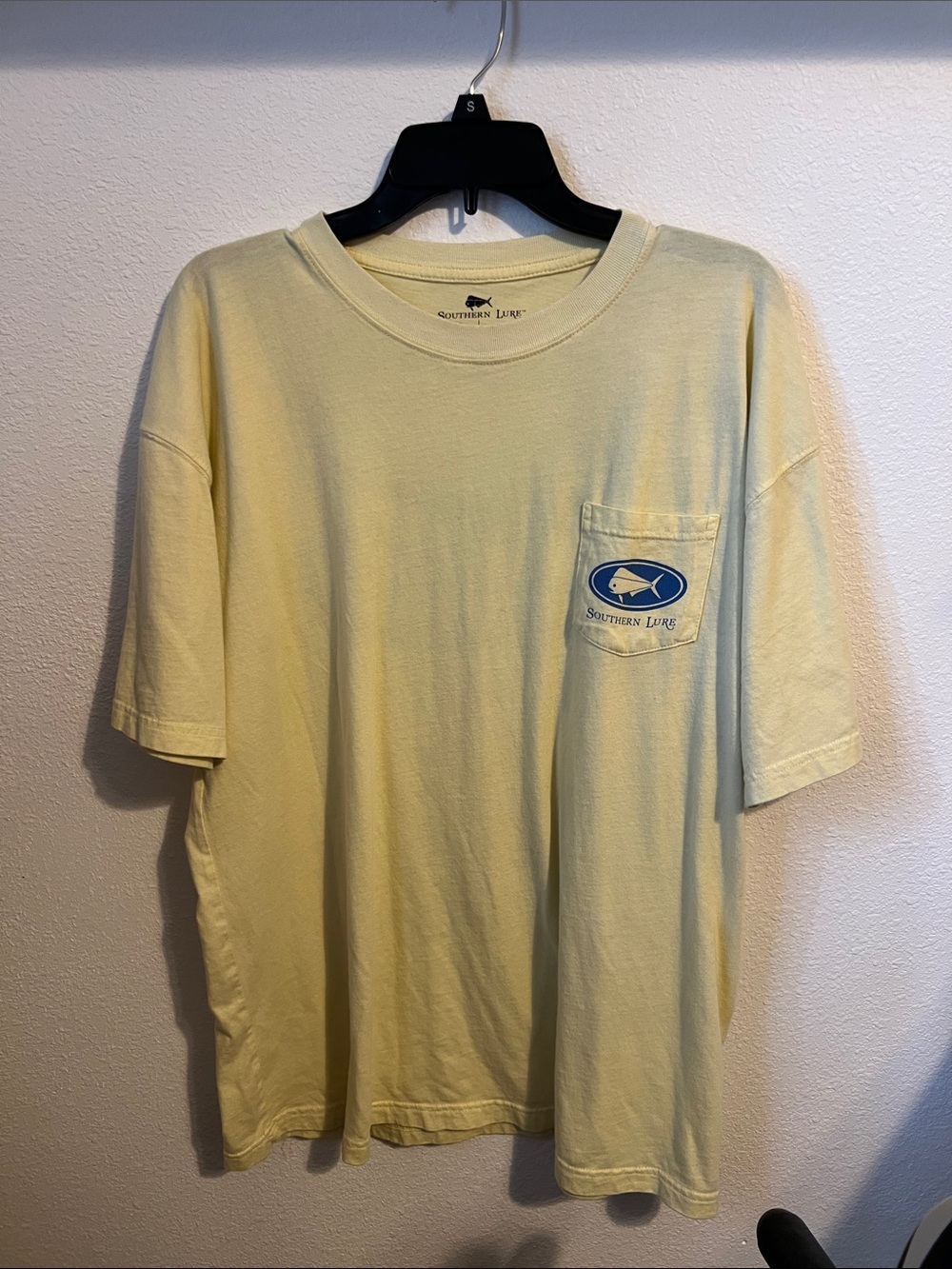 Southern Lure Men’s Pocket T-Shirt - Pale Yellow